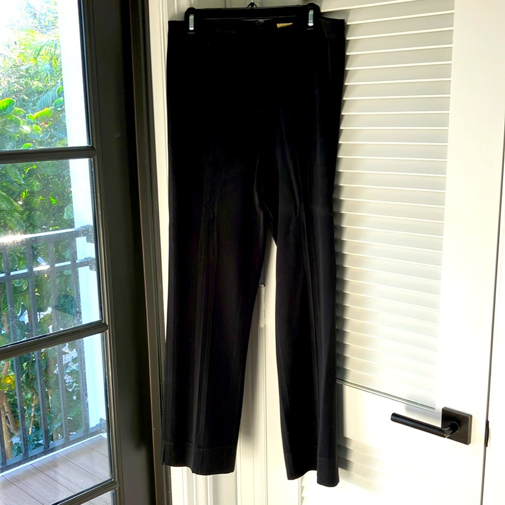 Black dress pants in good condition.